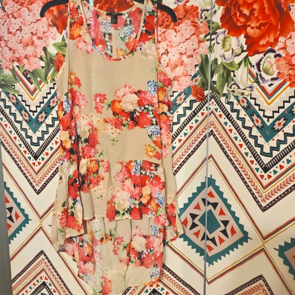 F21 HIGH-LOW TOP